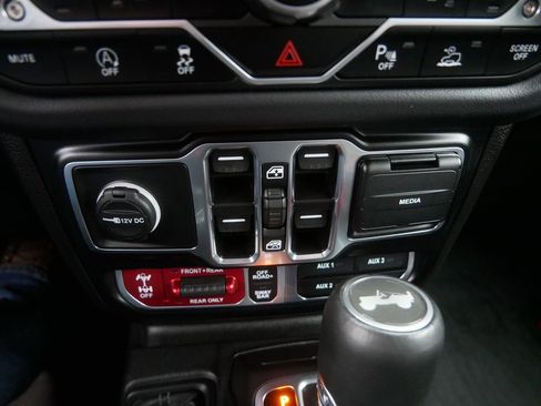 Used 2024 Jeep Wrangler Unlimited Rubicon AWD/4WD image 30