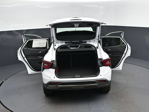 New 2026 Chevrolet Trax ACTIV w/ Sunroof Package FWD image 47