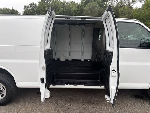 Used 2017 GMC Savana 2500 Extended RWD image 14
