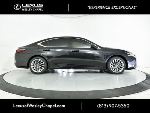 New 2025 Lexus ES 350 Ultra Luxury image 2