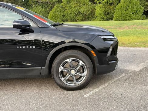 Used 2025 Chevrolet Blazer LT w/ Sound & Technology Package FWD image 8