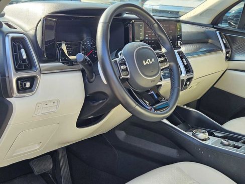 Used 2023 Kia Sorento EX w/ Panoramic Sunroof Package AWD/4WD image 3