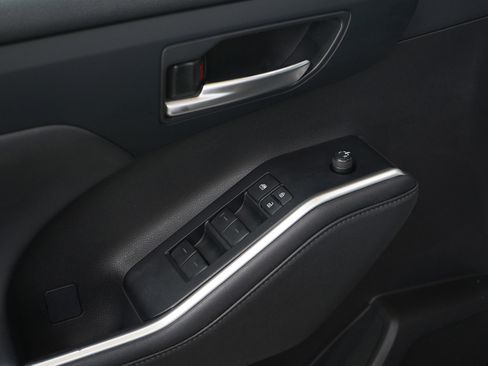 Used 2024 Toyota Highlander XLE image 25