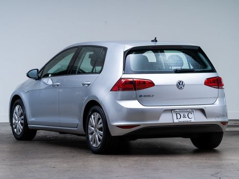 Used 2015 Volkswagen e-Golf Limited Edition FWD image 4