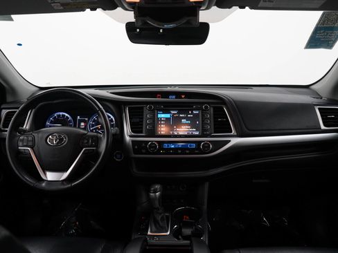 Used 2018 Toyota Highlander XLE AWD/4WD image 14