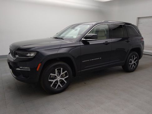 Used 2023 Jeep Grand Cherokee Limited AWD/4WD image 2