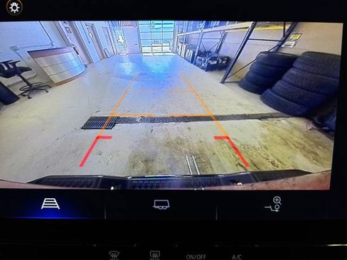 Used 2024 Chevrolet Colorado Trail Boss image 21