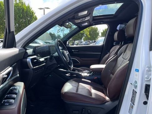 Used 2023 Kia Telluride EX w/ EX Captain's Chair Package FWD image 8