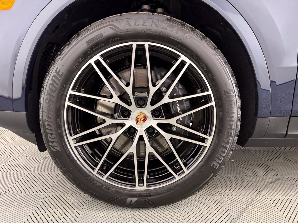 Certified 2026 Porsche Cayenne AWD/4WD image 13