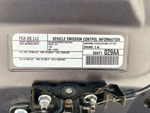 Used 2021 Jeep Cherokee Latitude Plus FWD image 17