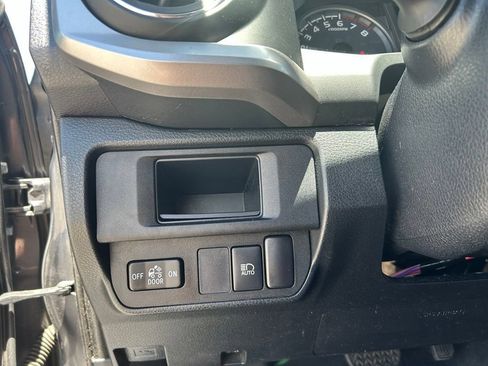 Used 2019 Toyota Tacoma SR5 AWD/4WD image 18