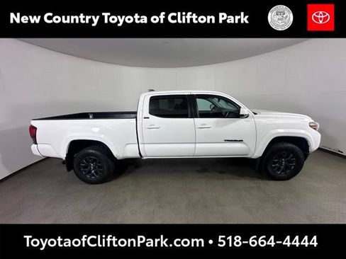 Used 2021 Toyota Tacoma SR5 AWD/4WD image 2