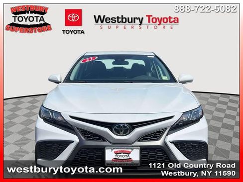 Used 2023 Toyota Camry SE image 3
