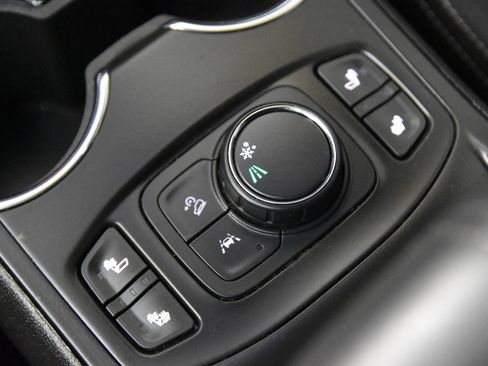 Used 2023 GMC Terrain SLE w/ Driver Convenience Package FWD image 29