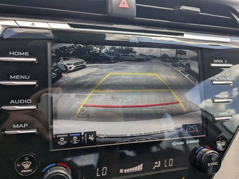 Used 2020 Toyota Camry XSE image 9