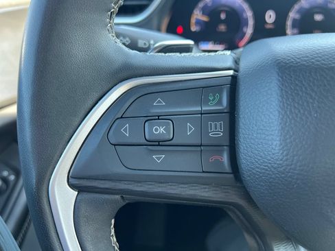 Used 2024 Jeep Grand Cherokee Altitude AWD/4WD image 16