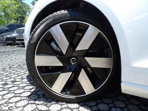 Certified 2025 Volvo S60 T8 Plus AWD/4WD image 30