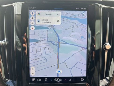 Certified 2022 Volvo XC60 B5 Momentum w/ Climate Package image 23