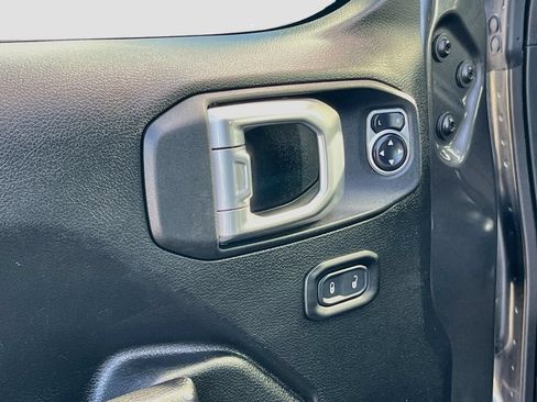 Used 2021 Jeep Gladiator Sport AWD/4WD image 17