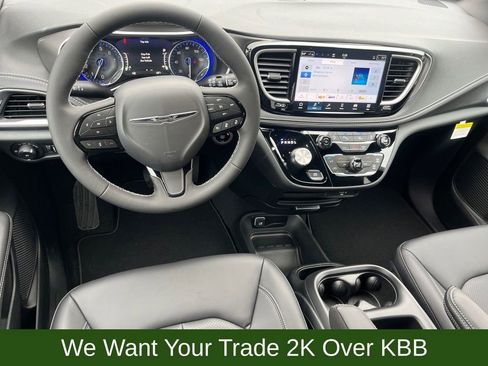 New 2026 Chrysler Pacifica Select w/ S Appearance Package image 11