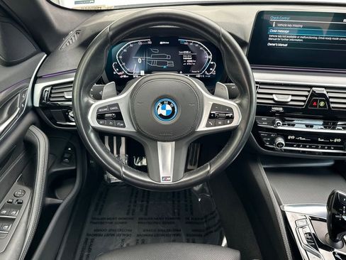 Used 2023 BMW 530e w/ M Sport Package image 15