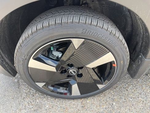 New 2025 Nissan Kicks SR image 7