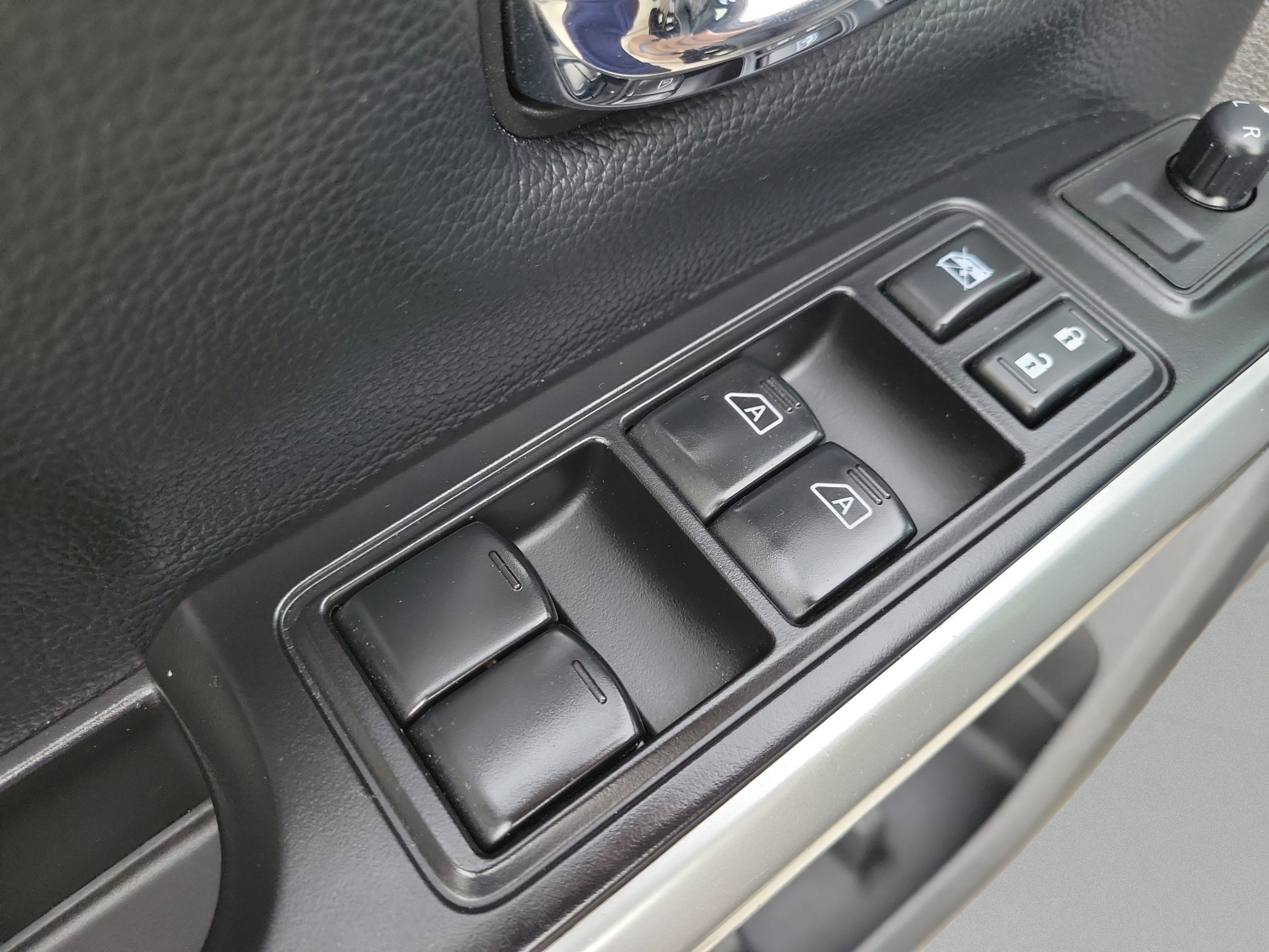 Used 2017 Nissan Titan SV RWD image 18