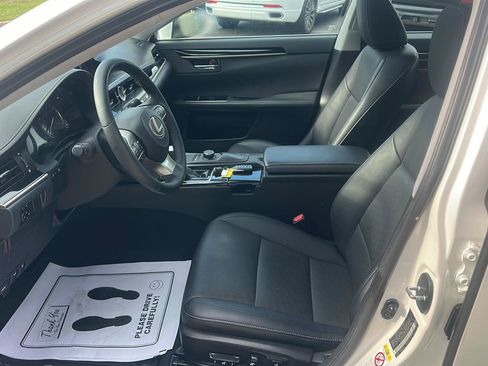Used 2016 Lexus ES 350 w/ Accessory Package FWD image 17