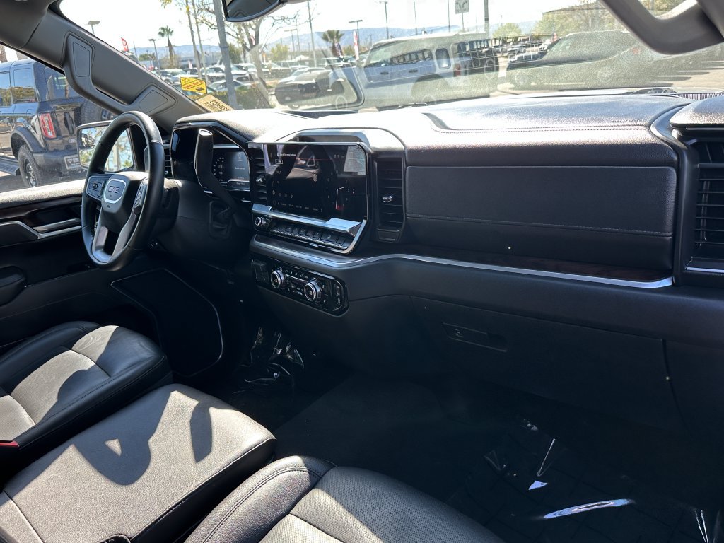 Used 2025 GMC Sierra 1500 SLT AWD/4WD image 15