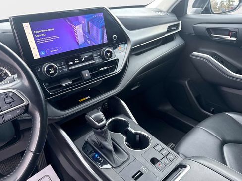 Used 2023 Toyota Highlander XLE image 22