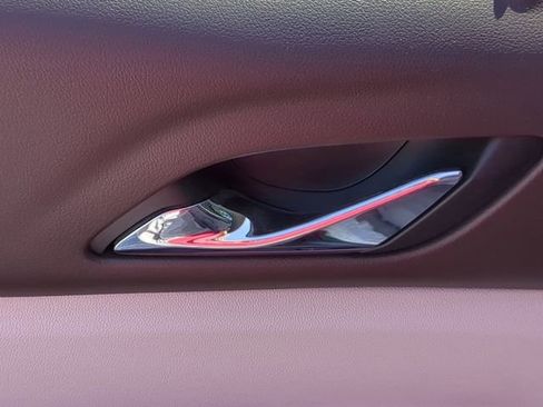 Used 2023 GMC Acadia SLE w/ Driver Convenience Package FWD image 30