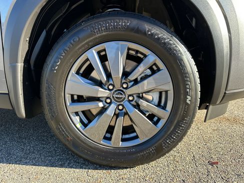 New 2025 Nissan Pathfinder SV w/ SV Premium Package image 12