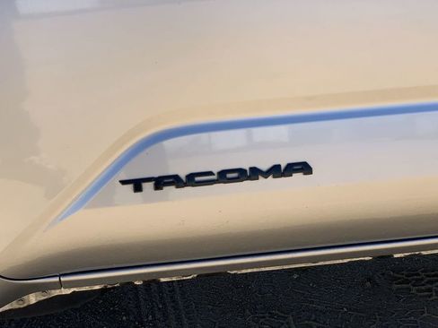 Used 2024 Toyota Tacoma TRD Off-Road image 30