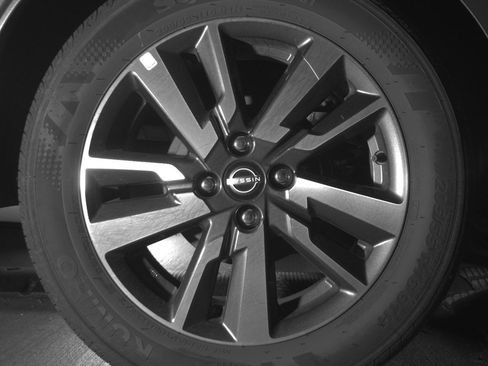 Used 2025 Nissan Versa SV FWD image 14