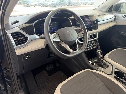 Certified 2025 Volkswagen Taos SE FWD image 13