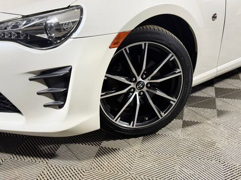 Used 2017 Toyota 86 860 Special Edition RWD image 2