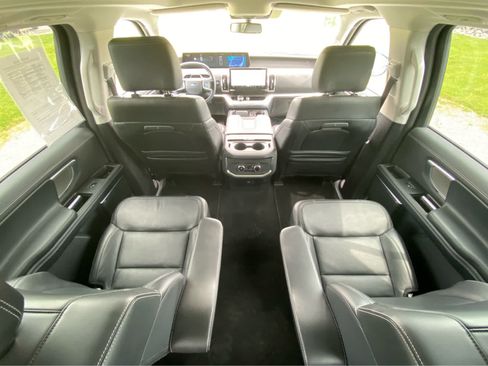 Used 2025 Ford Expedition Platinum AWD/4WD image 27