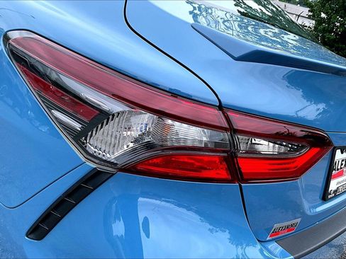 Used 2023 Toyota Camry SE w/ Cold Weather Package FWD image 28