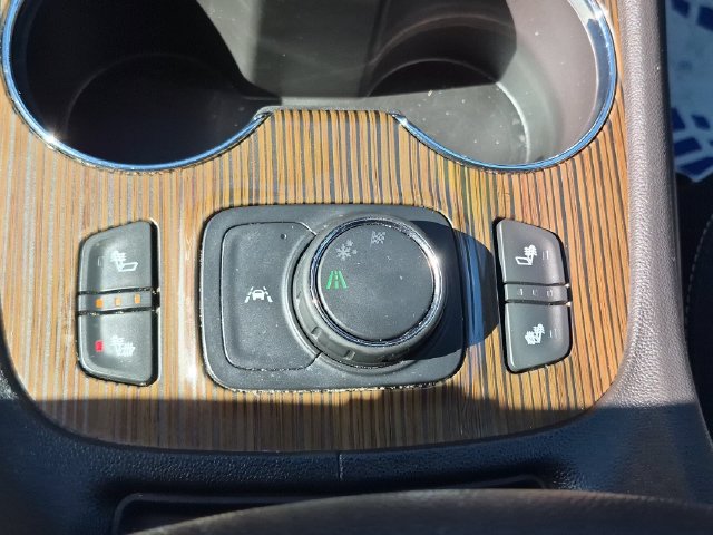 Used 2023 GMC Acadia SLE w/ Driver Convenience Package FWD image 19
