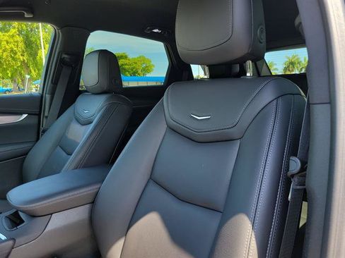 Certified 2025 Cadillac XT5 Luxury FWD image 15