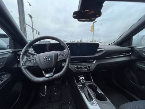 Used 2025 Buick Envista Preferred image 33