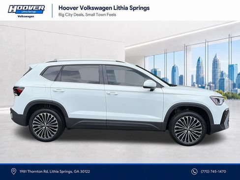 Certified 2025 Volkswagen Taos SE FWD image 26