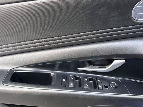 Used 2023 Hyundai Elantra Limited FWD image 10