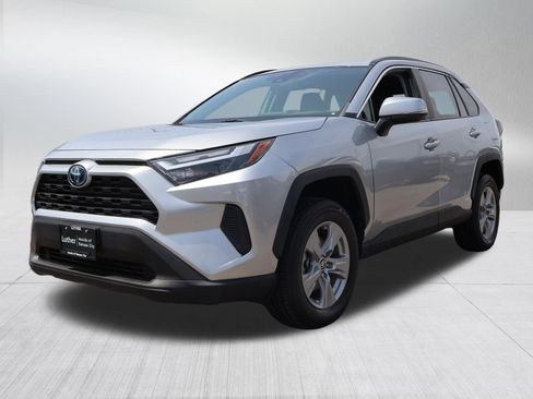 Used 2022 Toyota RAV4 XLE AWD/4WD image 3