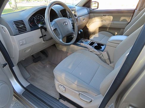 Used 2009 Kia Sorento LX RWD image 10