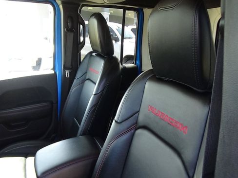 Used 2024 Jeep Wrangler Unlimited Rubicon w/ Convenience Group AWD/4WD image 18