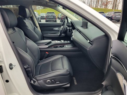 Used 2022 Genesis GV70 2.5T w/ Advanced Package image 29