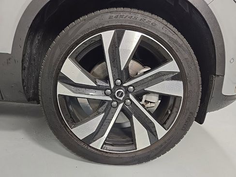 Used 2024 Volvo XC40 B5 Ultimate w/ Climate Package image 10