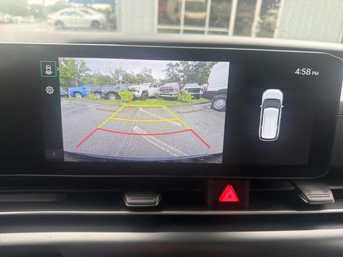 Used 2025 Kia Carnival FWD image 11