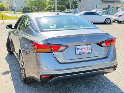 Used 2024 Nissan Altima 2.5 SV FWD image 82